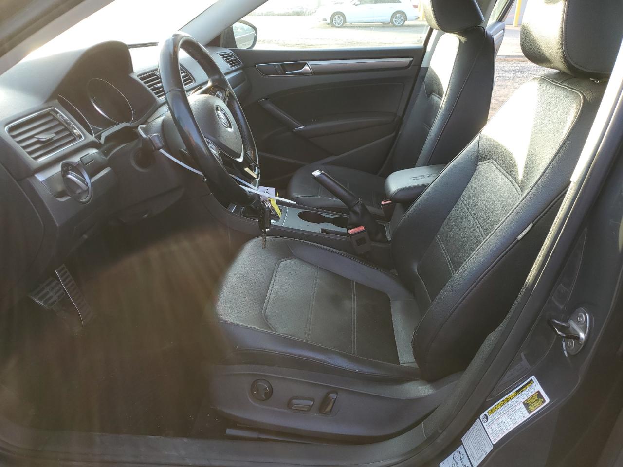 2017 Volkswagen Passat - Image 7