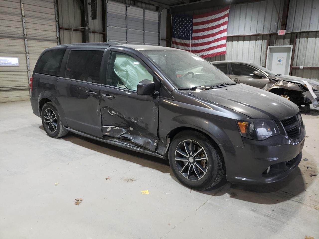 2019 Dodge Caravan - Image 4