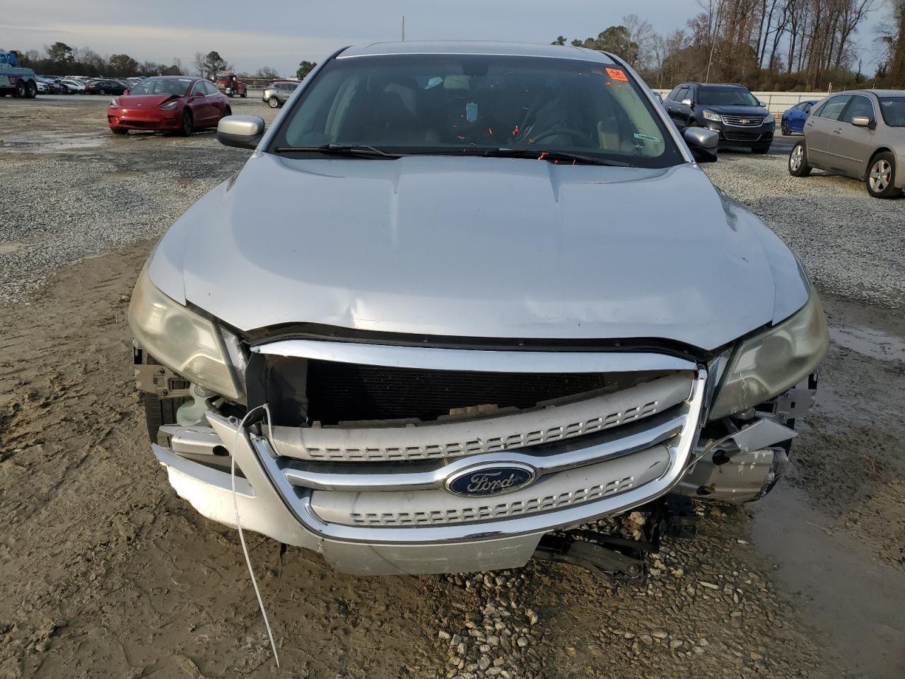 2011 Ford Taurus - Image 5