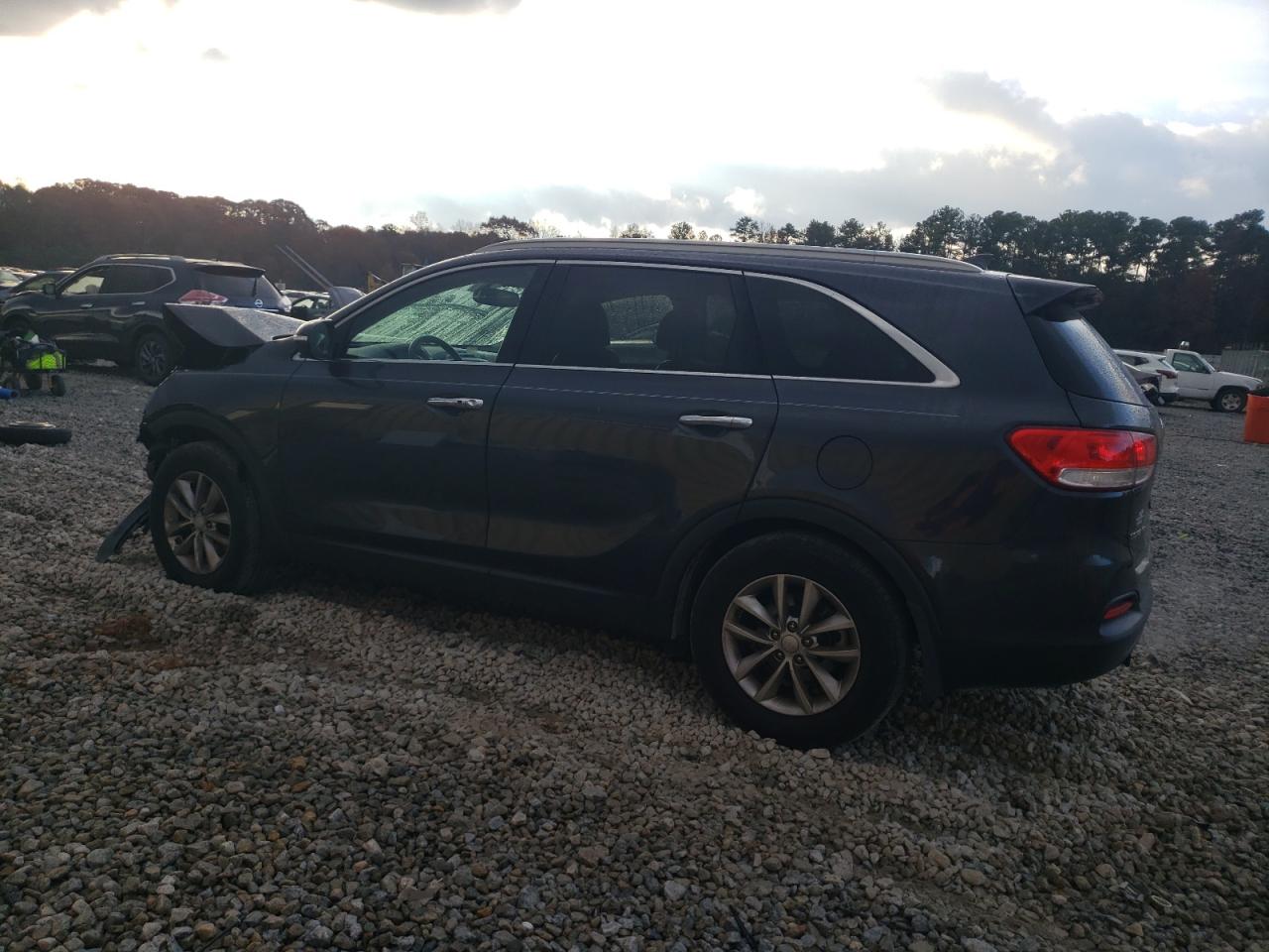 VIN 5XYPG4A36HG285156 2017 KIA SORENTO no.2