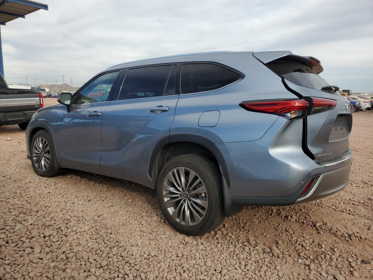 2020 Toyota Highlander - Image 2