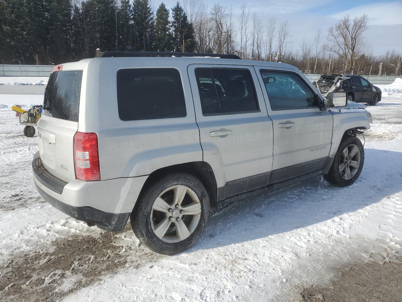 VIN 1C4NJRFB5ED512241 2014 JEEP PATRIOT no.3