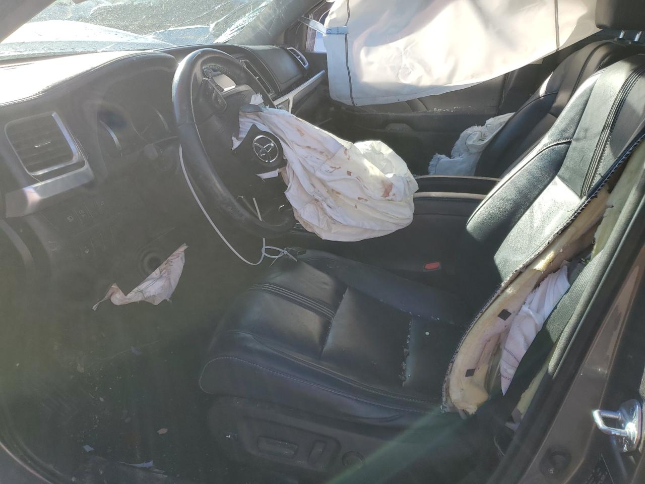 2018 Toyota Highlander Se VIN: 5TDJZRFHXJS850390 Lot: 82162894