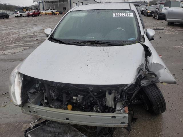  NISSAN VERSA 2018 Silver