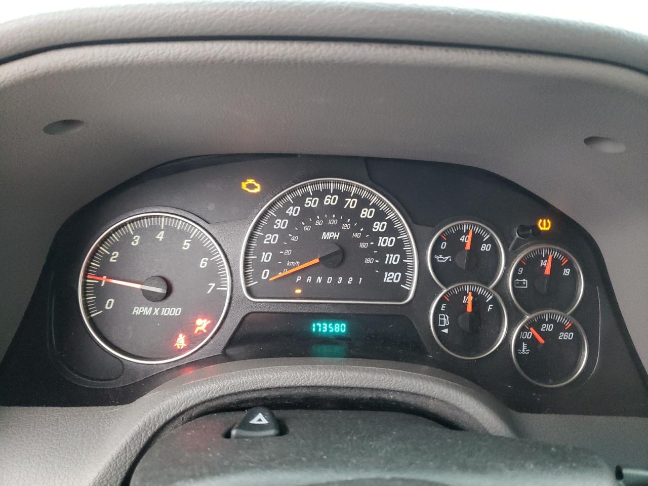 2008 GMC Envoy - Image 9
