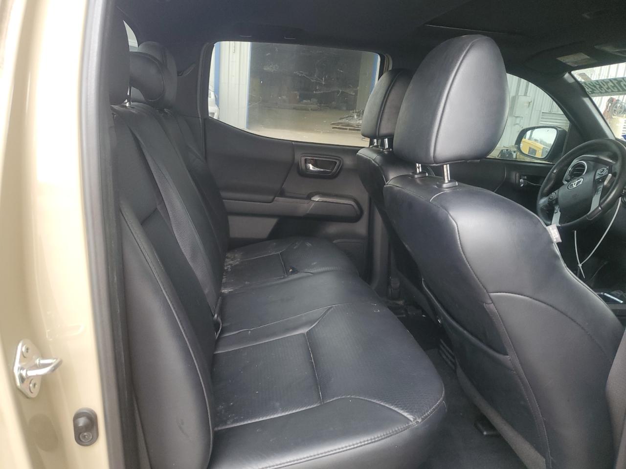 2018 Toyota Tacoma - Image 10