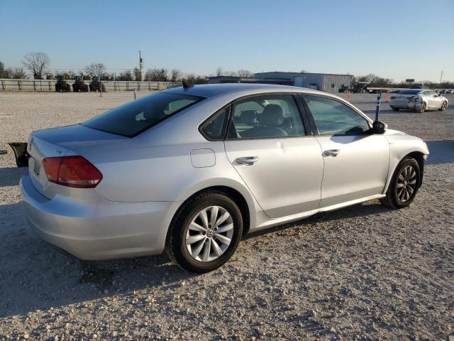 Седани VOLKSWAGEN PASSAT 2014 Сріблястий