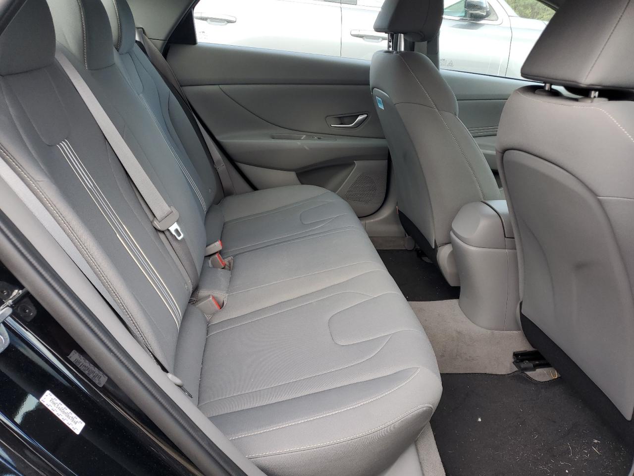 2021 Hyundai Elantra - Image 10