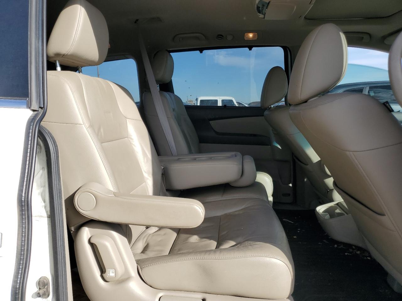 2012 Honda Odyssey - Image 11