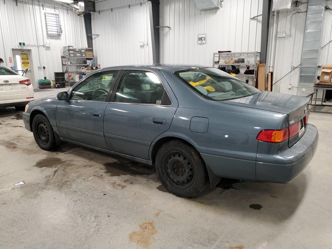 2000 Toyota Camry - Image 2