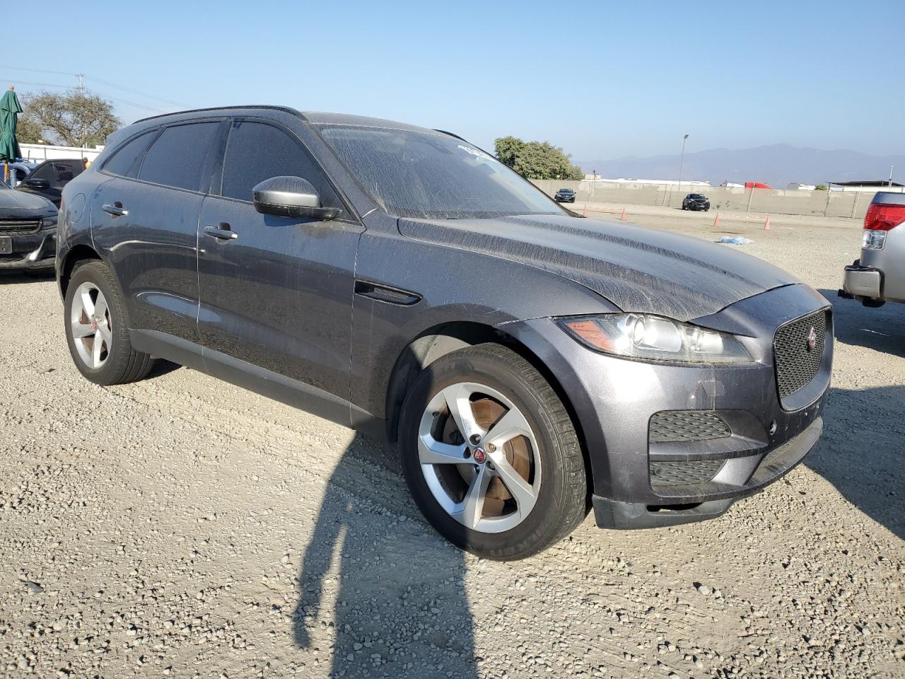 VIN SADCJ2BV6HA097553 2017 JAGUAR F-PACE no.4