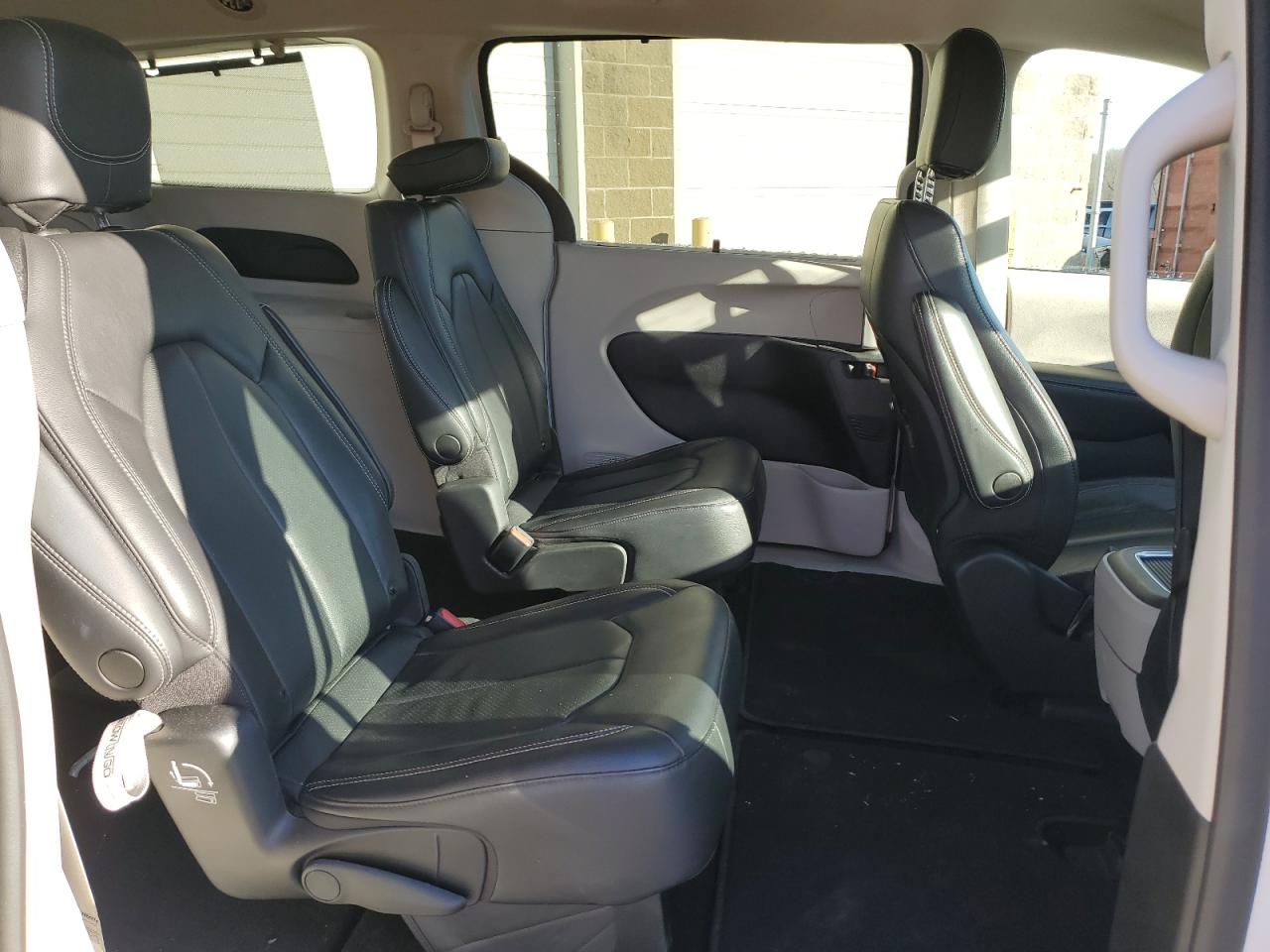 2022 Chrysler Pacifica - Image 11