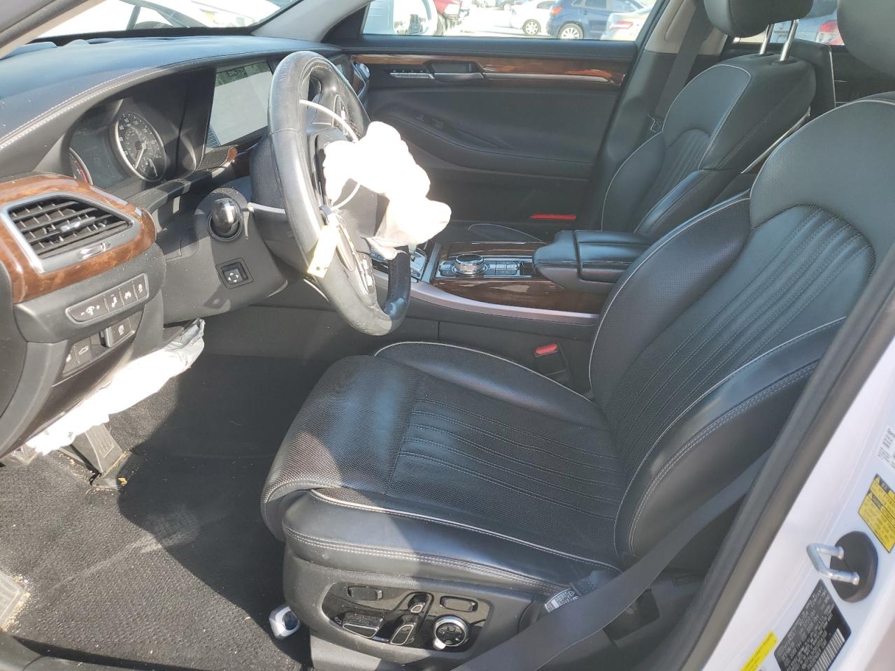 2019 Genesis G90 - Image 7
