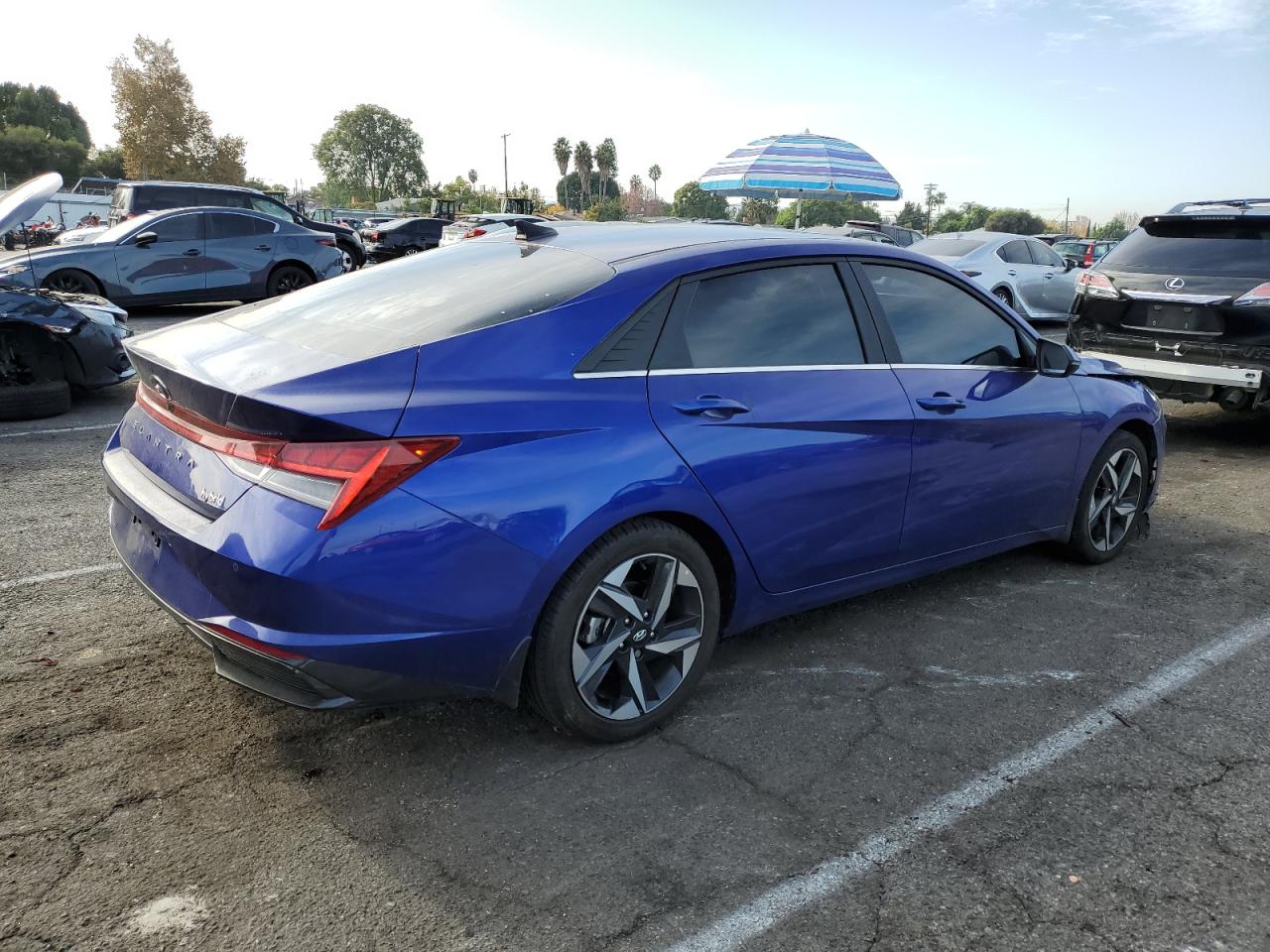 2023 Hyundai Elantra - Image 3