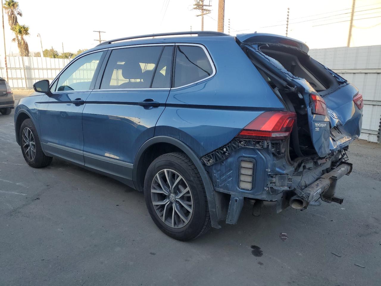 2020 Volkswagen Tiguan - Image 2
