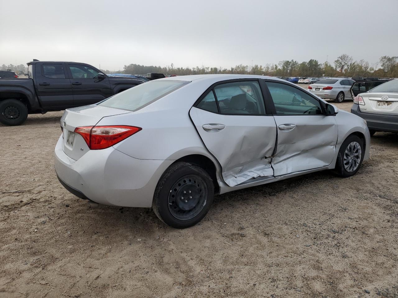 VIN 2T1BURHE7JC984059 2018 TOYOTA COROLLA no.3