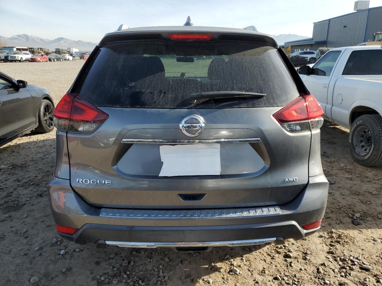 2017 Nissan Rogue S VIN: KNMAT2MV9HP571700 Lot: 85684814