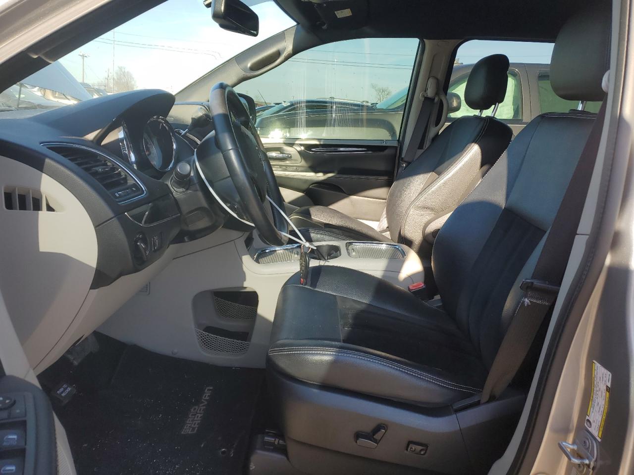 2017 Dodge Caravan - Image 7