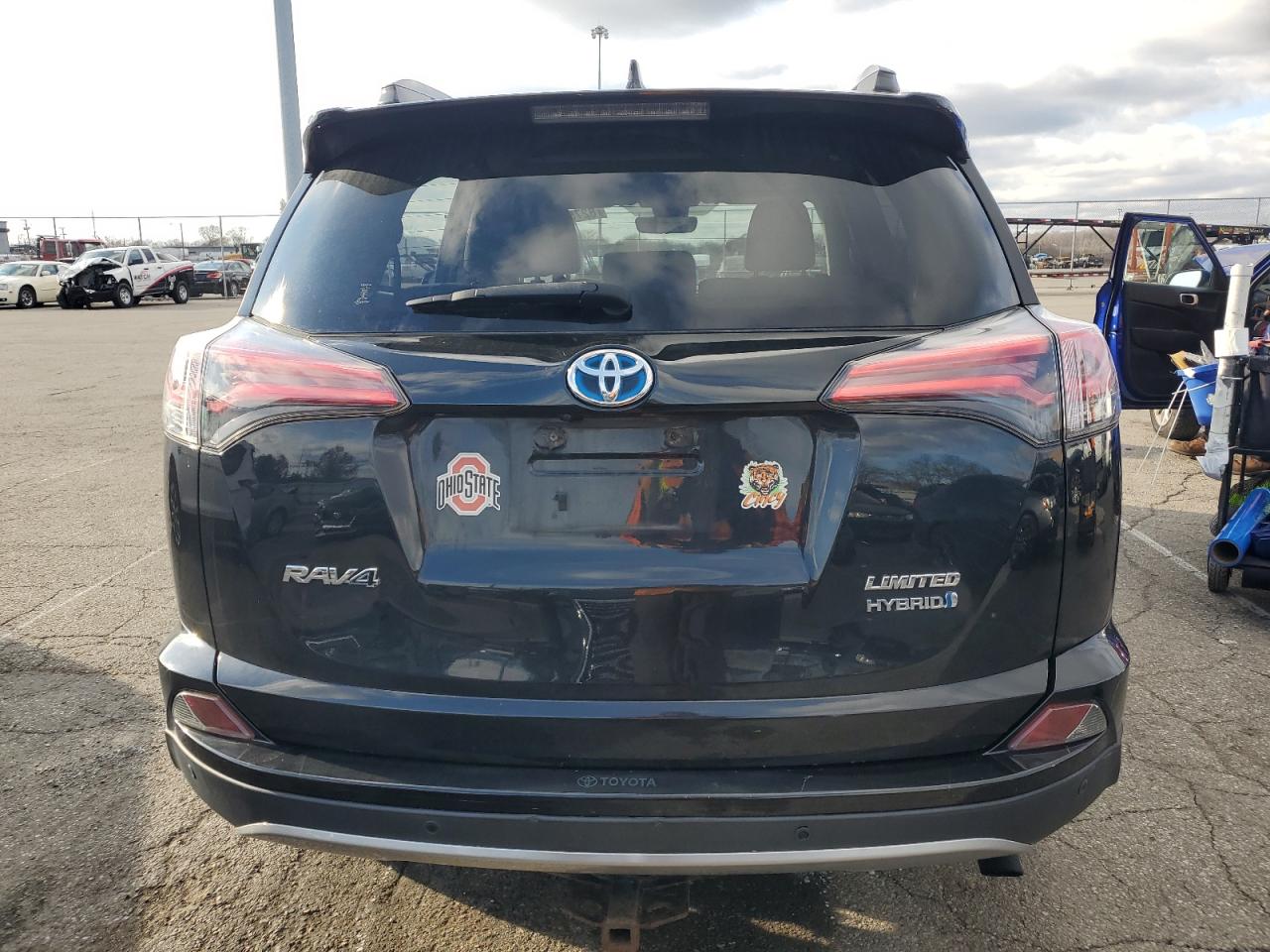2017 Toyota RAV 4 - Image 6