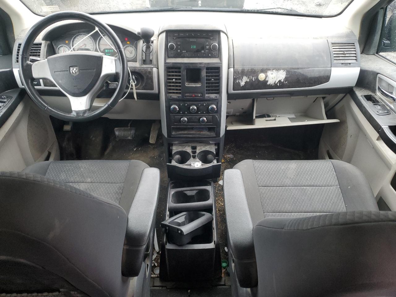 2010 Dodge Caravan - Image 8