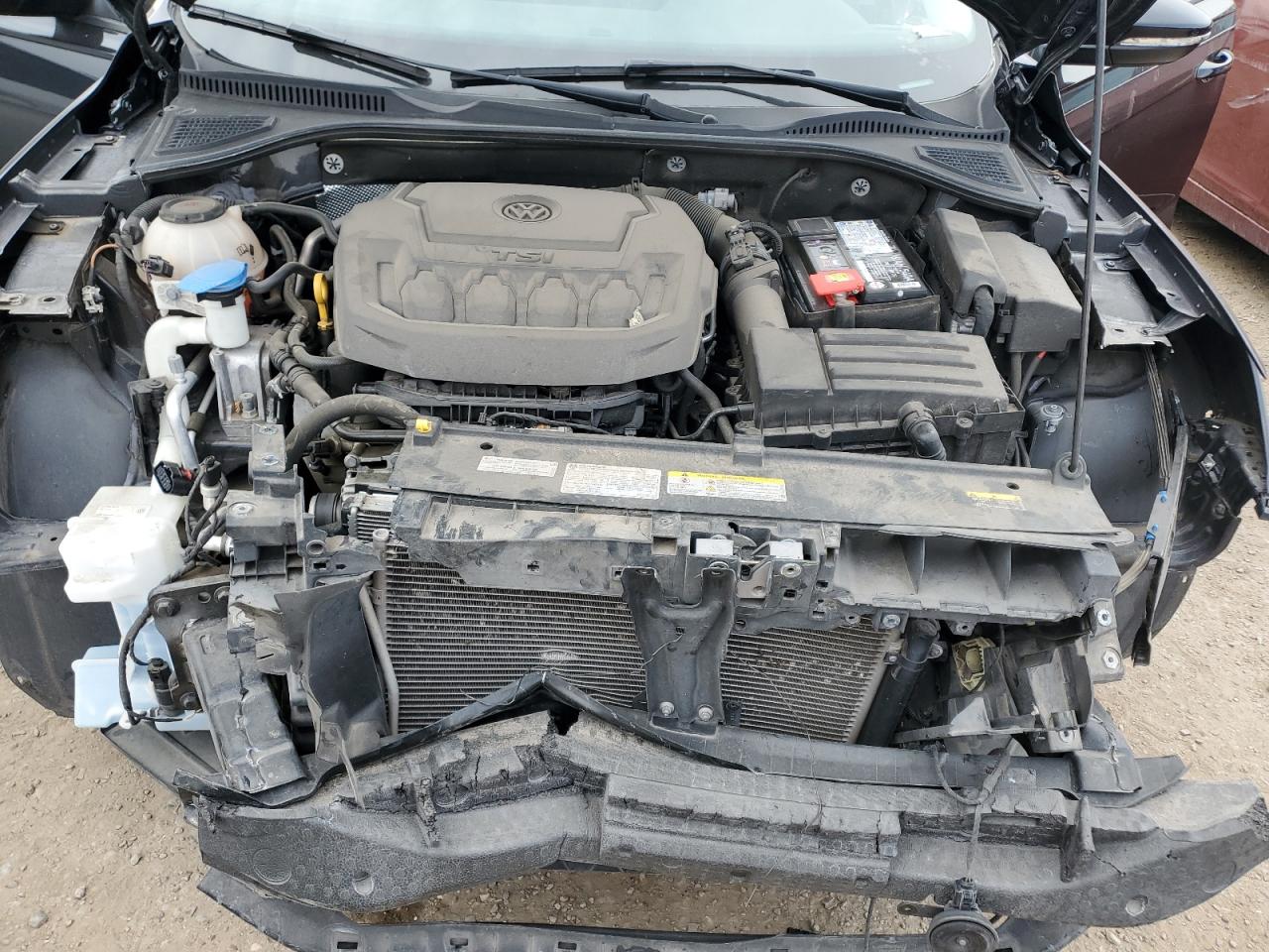 2021 Volkswagen Passat - Image 11