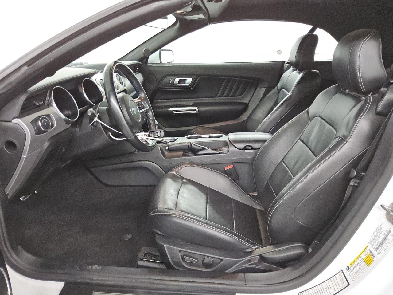 2022 Ford Mustang - Image 7