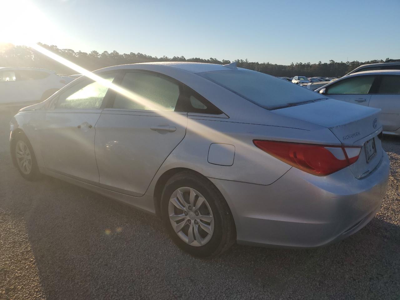 2012 Hyundai Sonata - Image 2