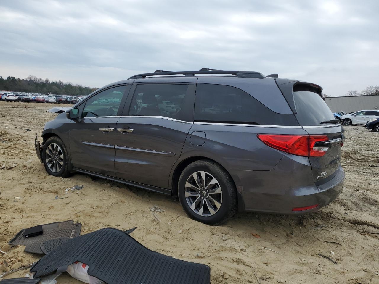 2022 Honda Odyssey - Image 2