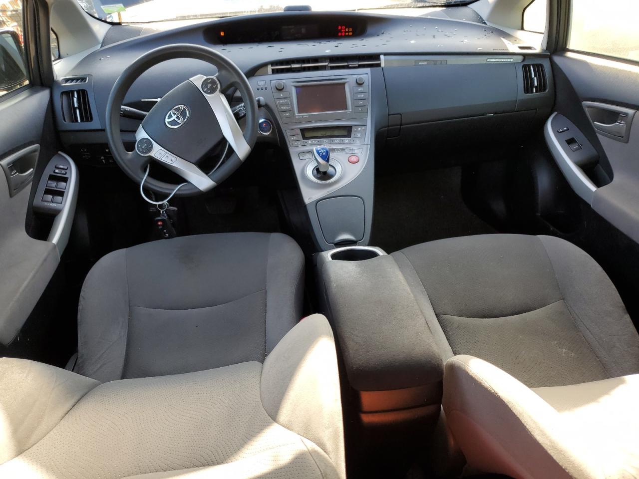 2013 Toyota Prius - Image 8