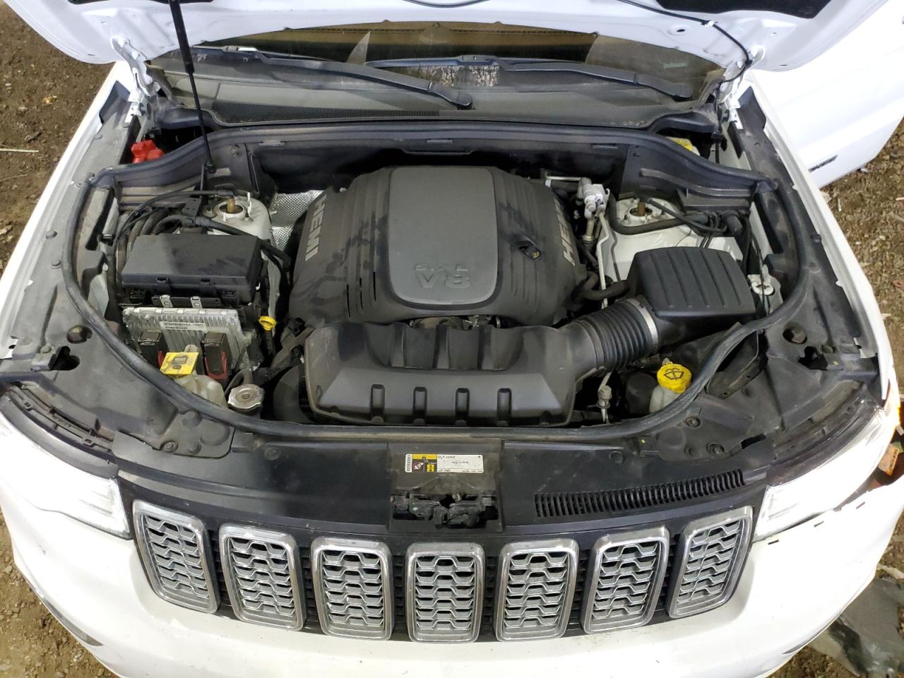 2020 Jeep Grand Cherokee - Image 11