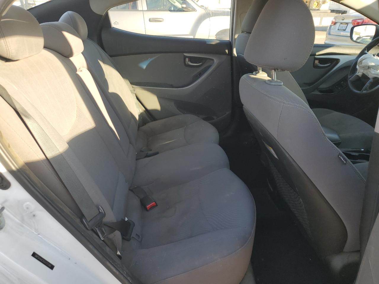 2016 Hyundai Elantra - Image 10