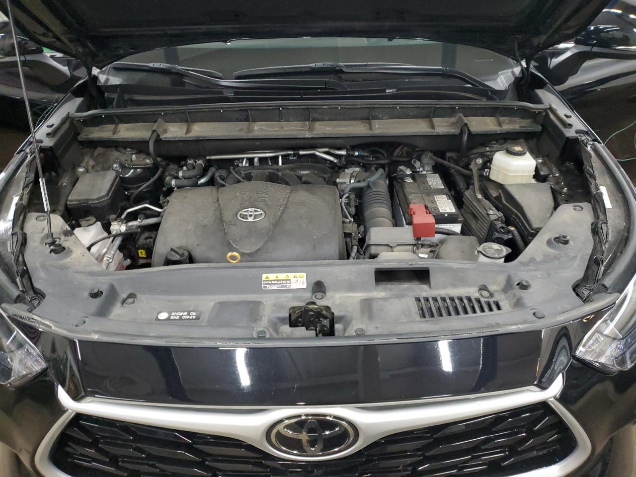 2022 Toyota Highlander - Image 12