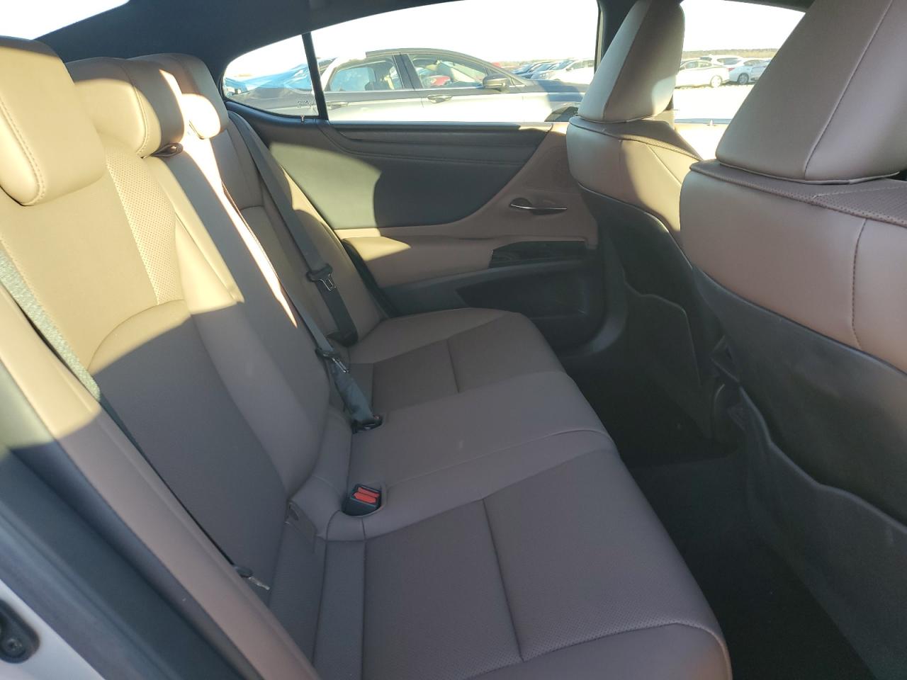2023 Lexus ES - Image 10