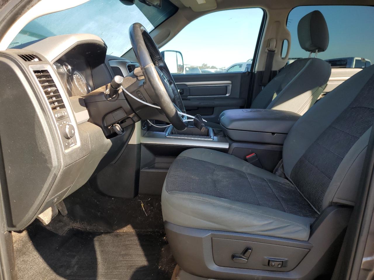 2015 RAM 1500 - Image 7