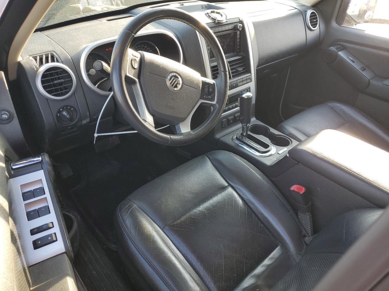 2010 Mercury Mountaineer - Image 8