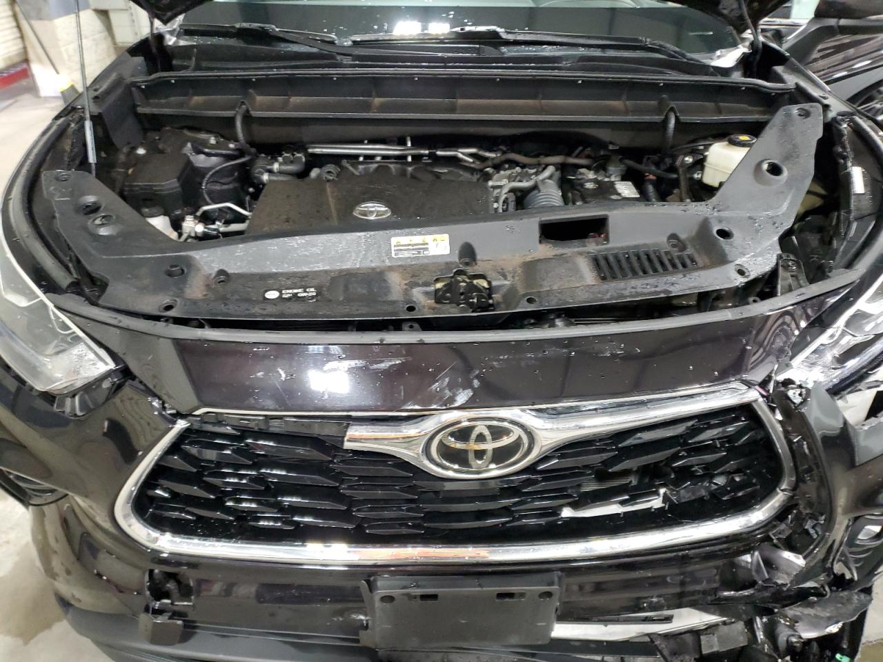 2021 Toyota Highlander - Image 14