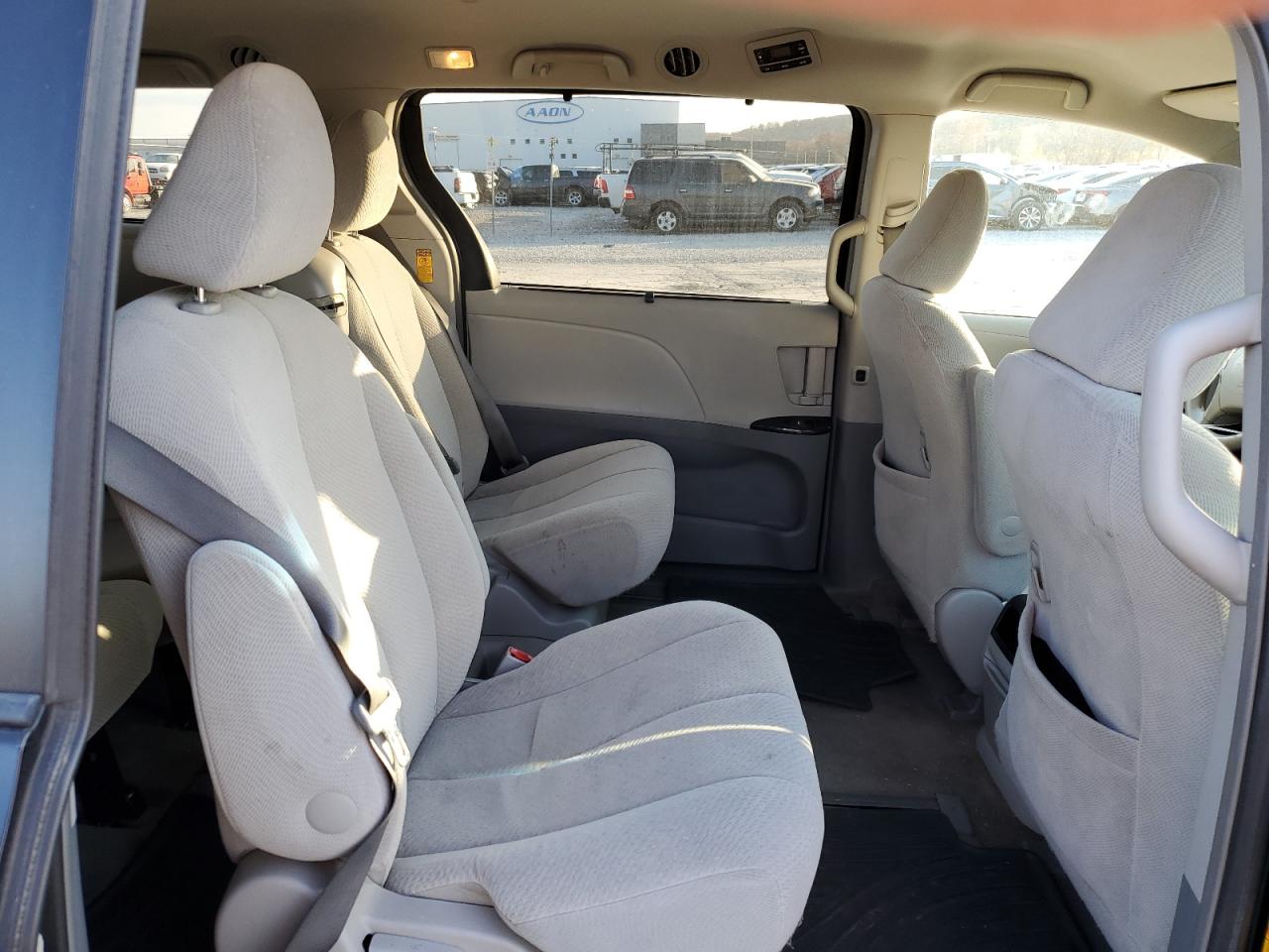 2014 Toyota Sienna - Image 11