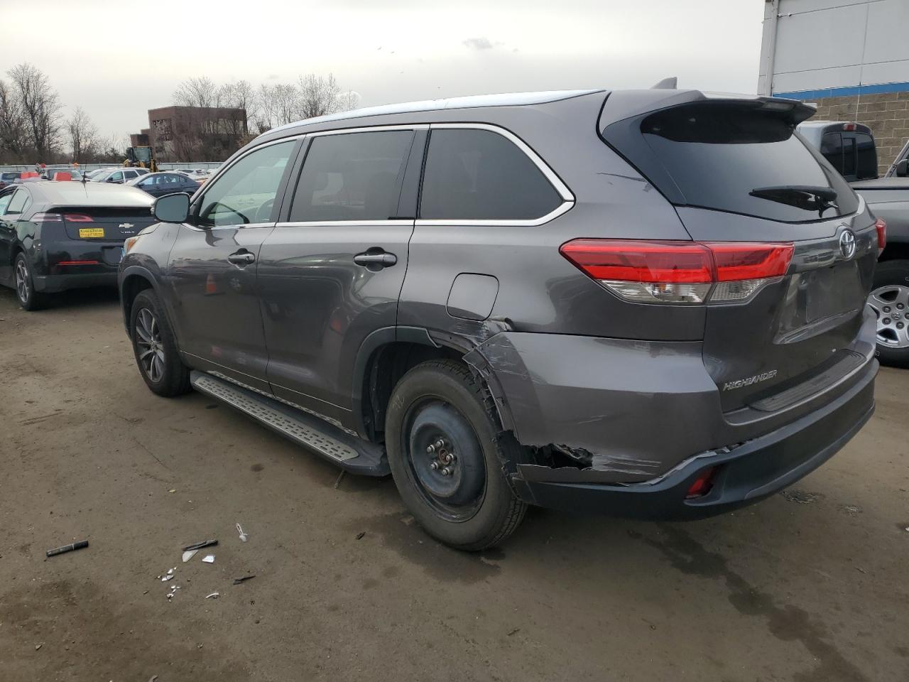 2017 Toyota Highlander - Image 2
