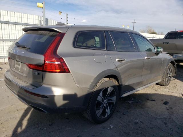  VOLVO V60 2021 Золотой