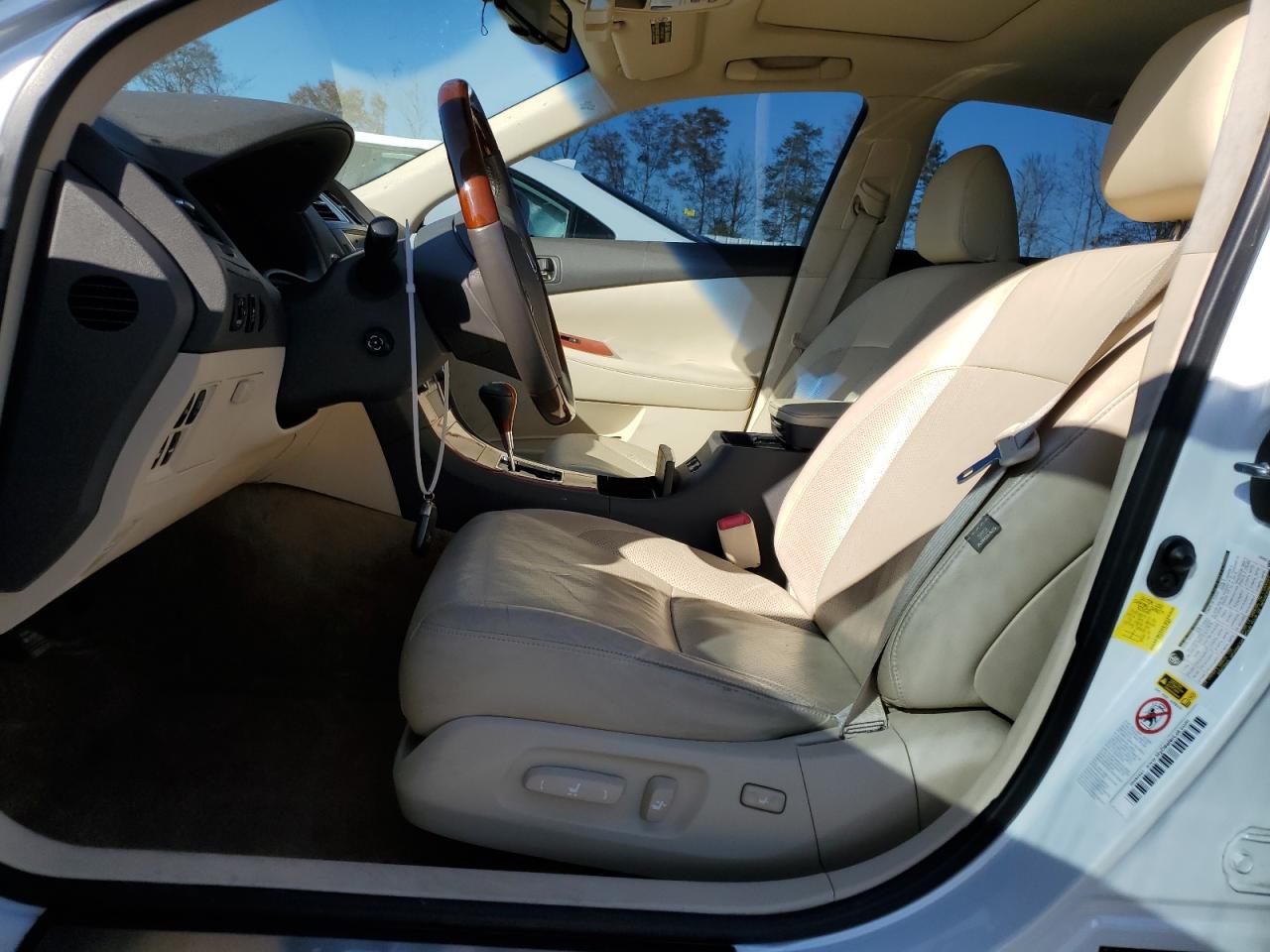 2011 Lexus ES - Image 7