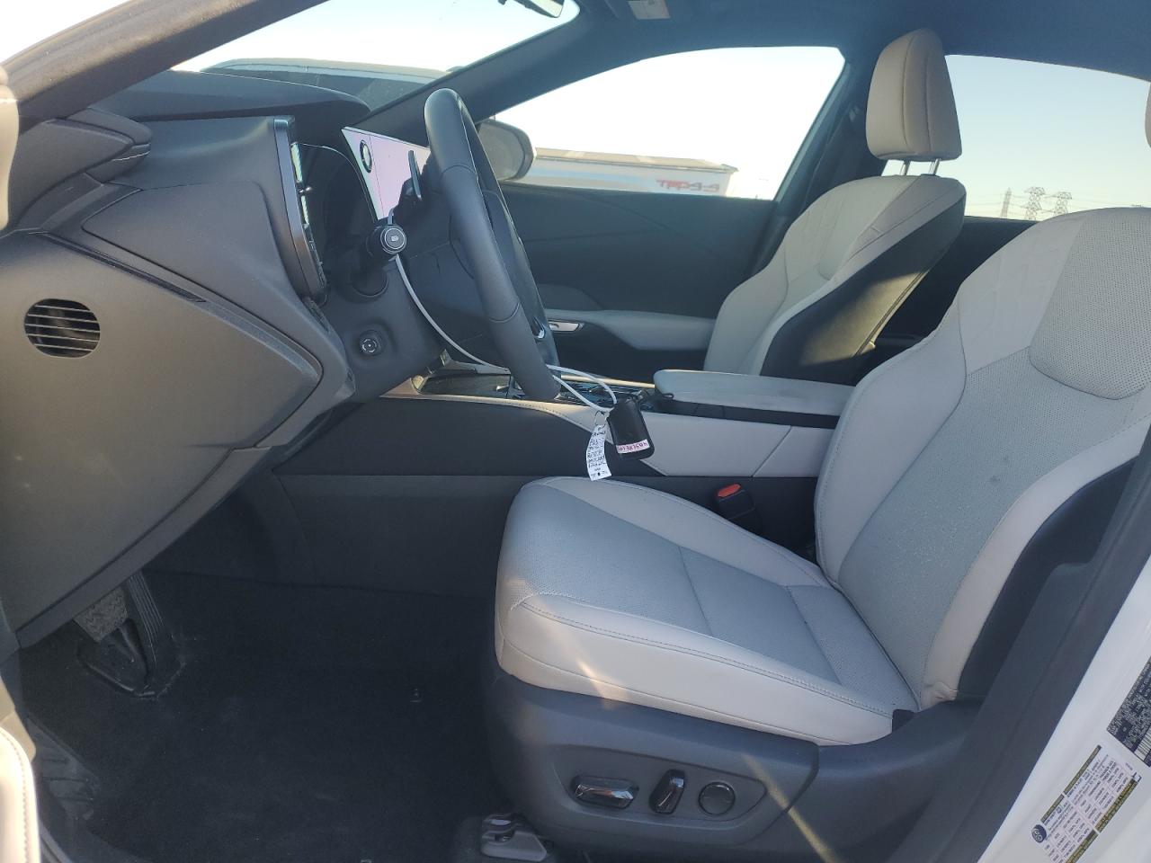 2023 Lexus RX - Image 7