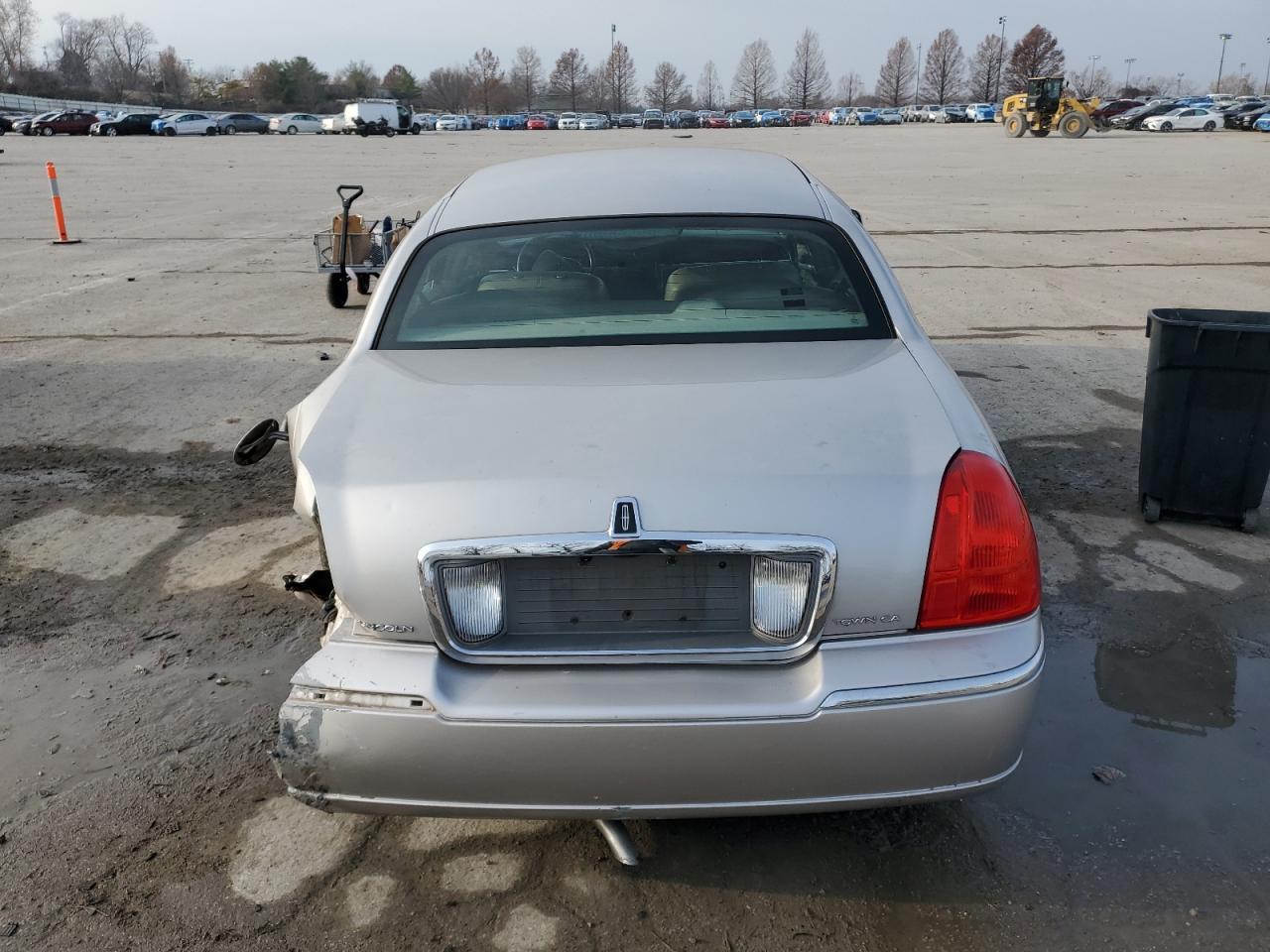 2009 Lincoln Town Car Signature Limited VIN: 2LNHM82V09X602244 Lot: 84258954