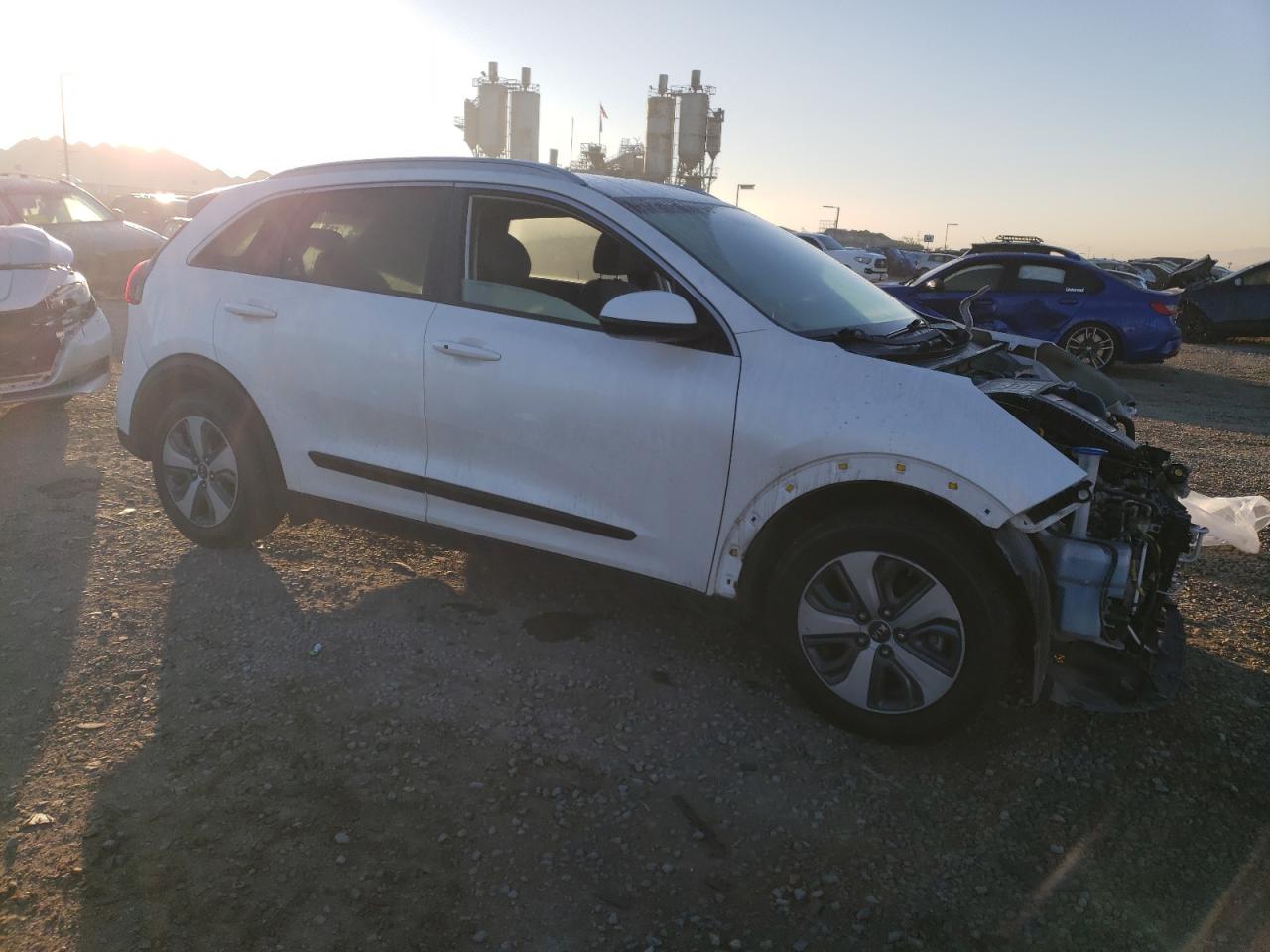 VIN KNDCB3LC3K5353109 2019 KIA NIRO no.4