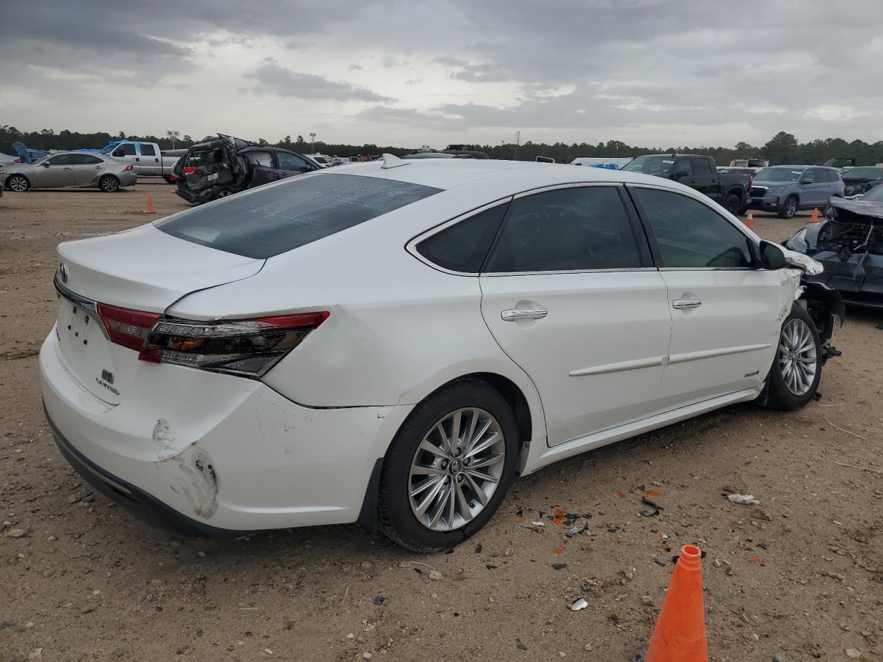 2018 Toyota Avalon - Image 3