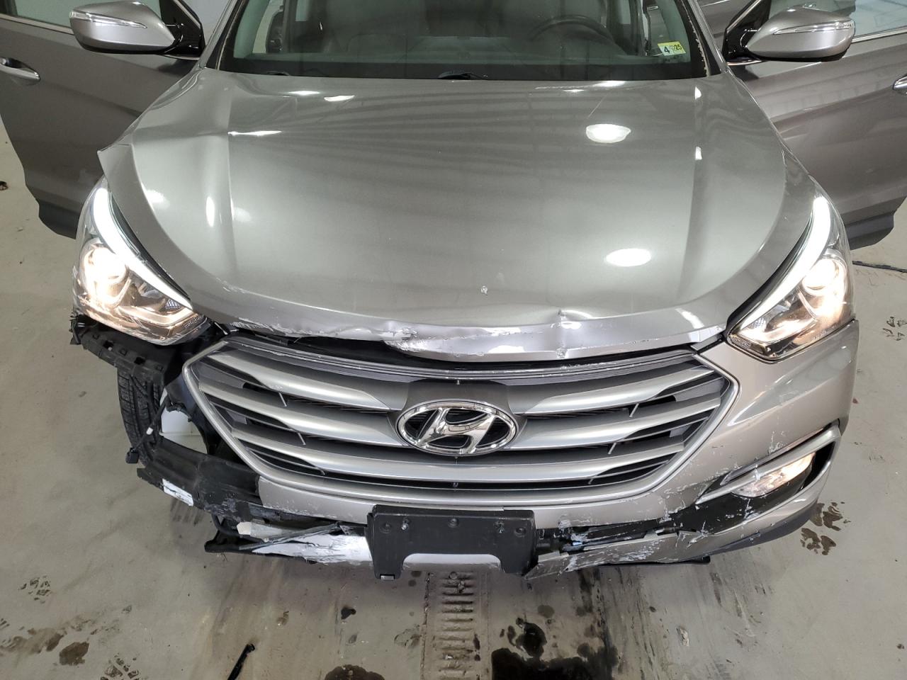 2017 Hyundai Santa Fe - Image 13