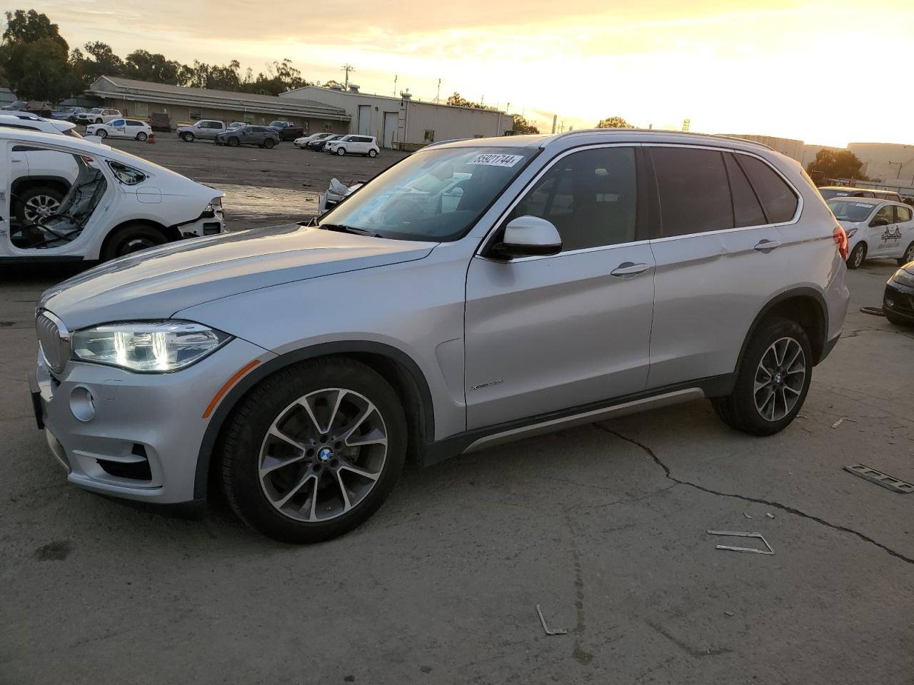 VIN 5UXKR0C30H0V76332 2017 BMW X5 no.1