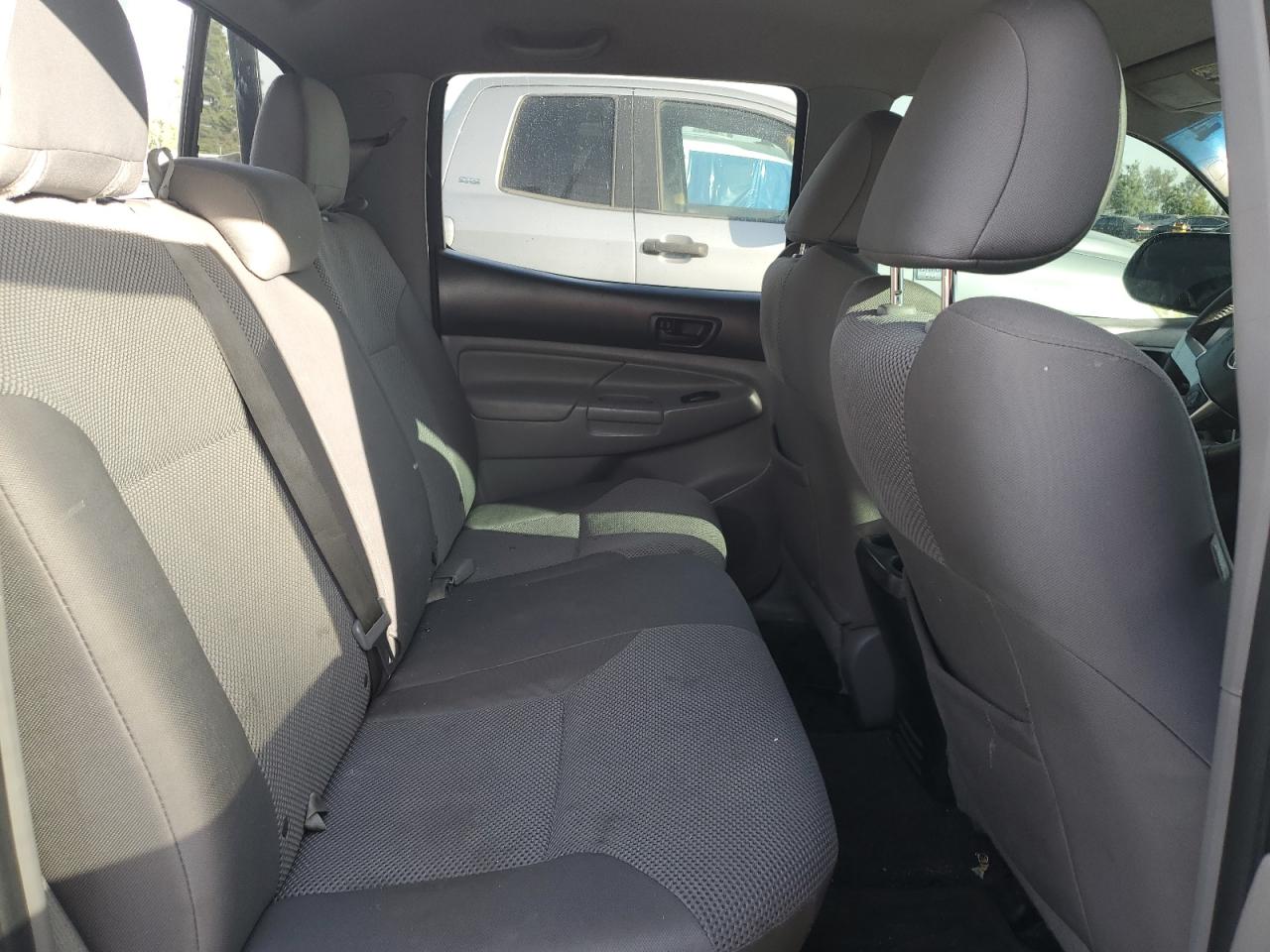 2015 Toyota Tacoma - Image 10