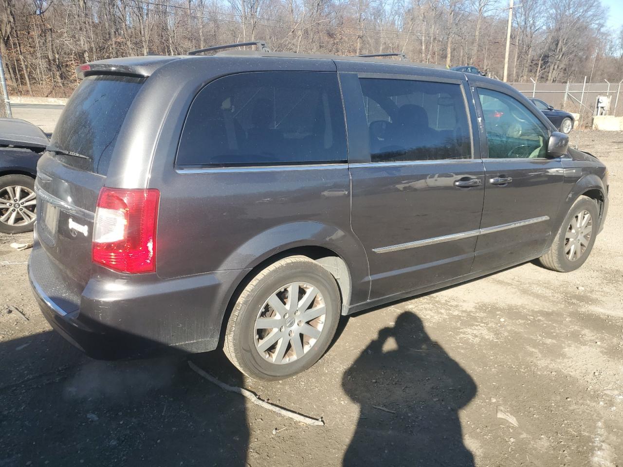 2016 Chrysler Town & Country - Image 3