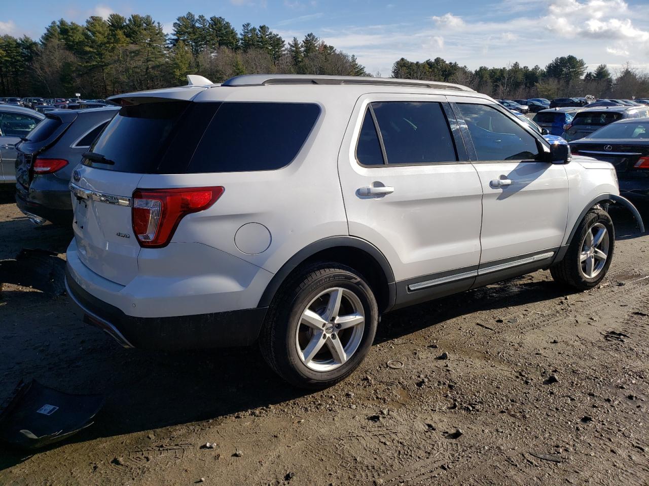 VIN 1FM5K8D83HGB68048 2017 FORD EXPLORER no.3