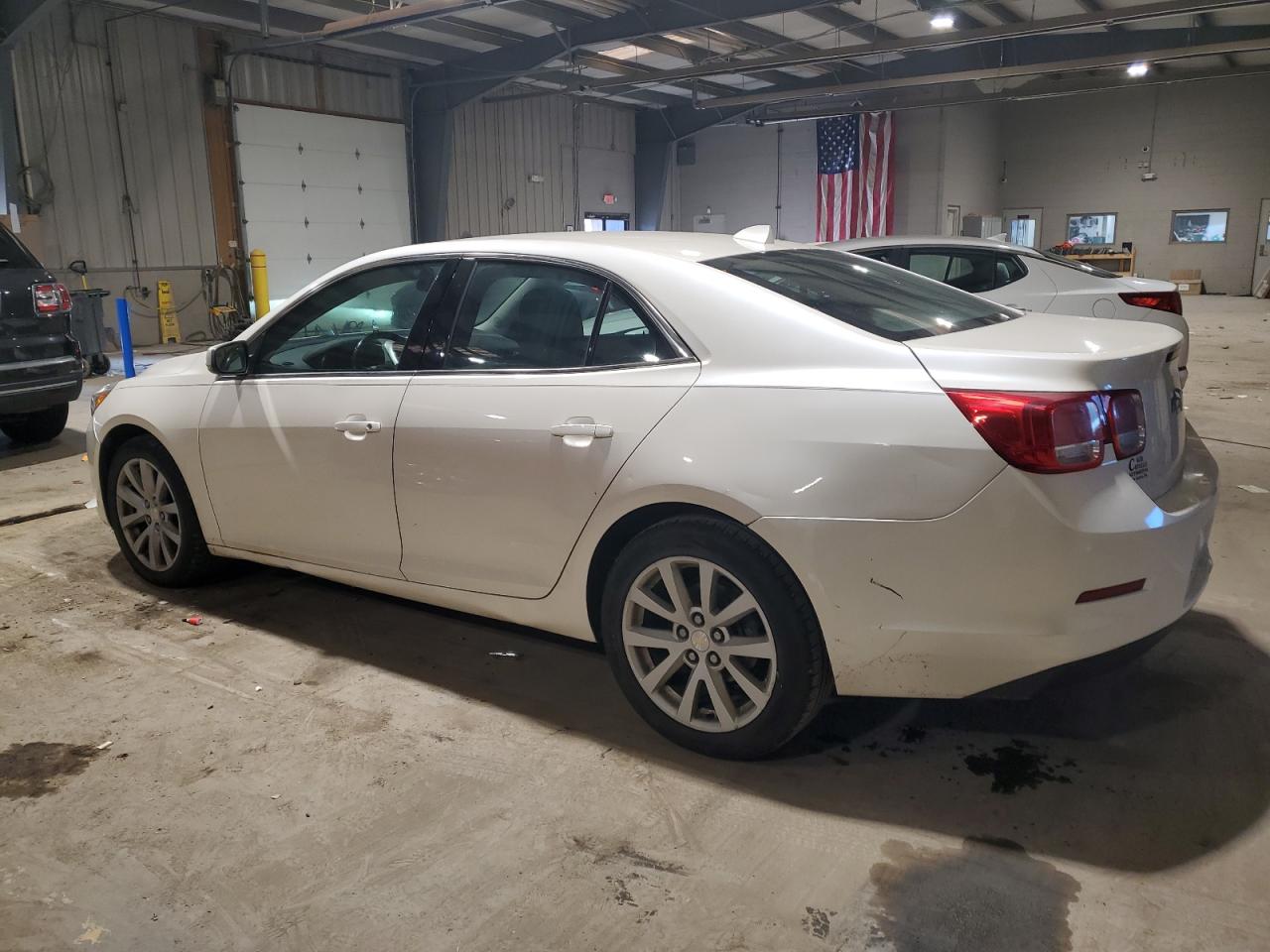 VIN 1G11E5SL0EU130444 2014 CHEVROLET MALIBU no.2